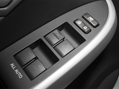 2013 Toyota PRIUS HATCHBACK