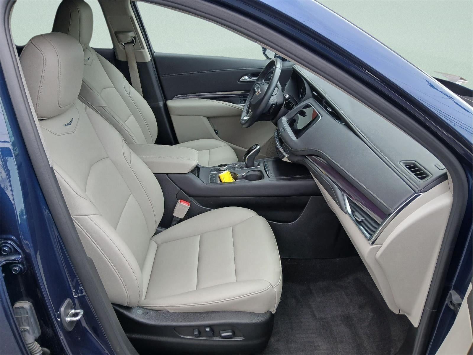 2022 Cadillac XT4 AWD Luxury