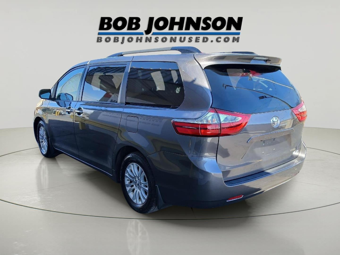 2017 Toyota SIENNA XLE 3.5L XLE 8-Passenger