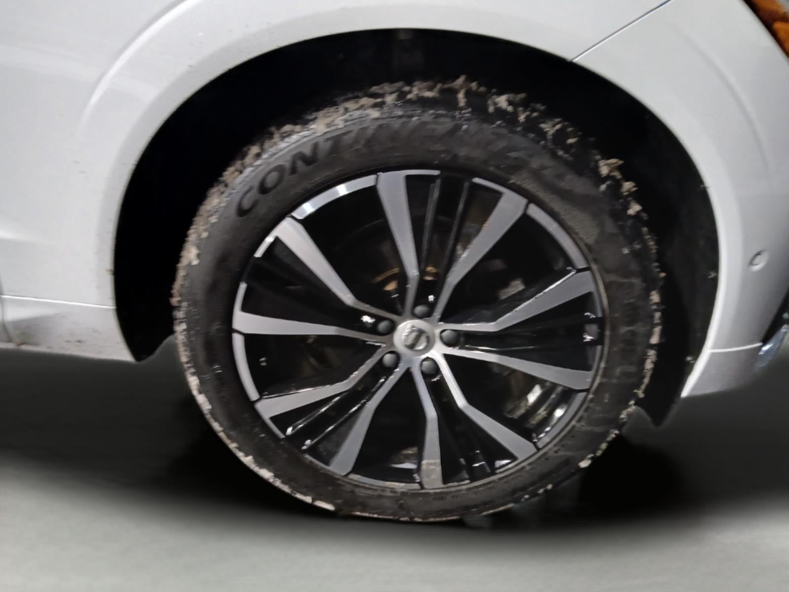 2023 Volvo XC60 Plus Dark Theme