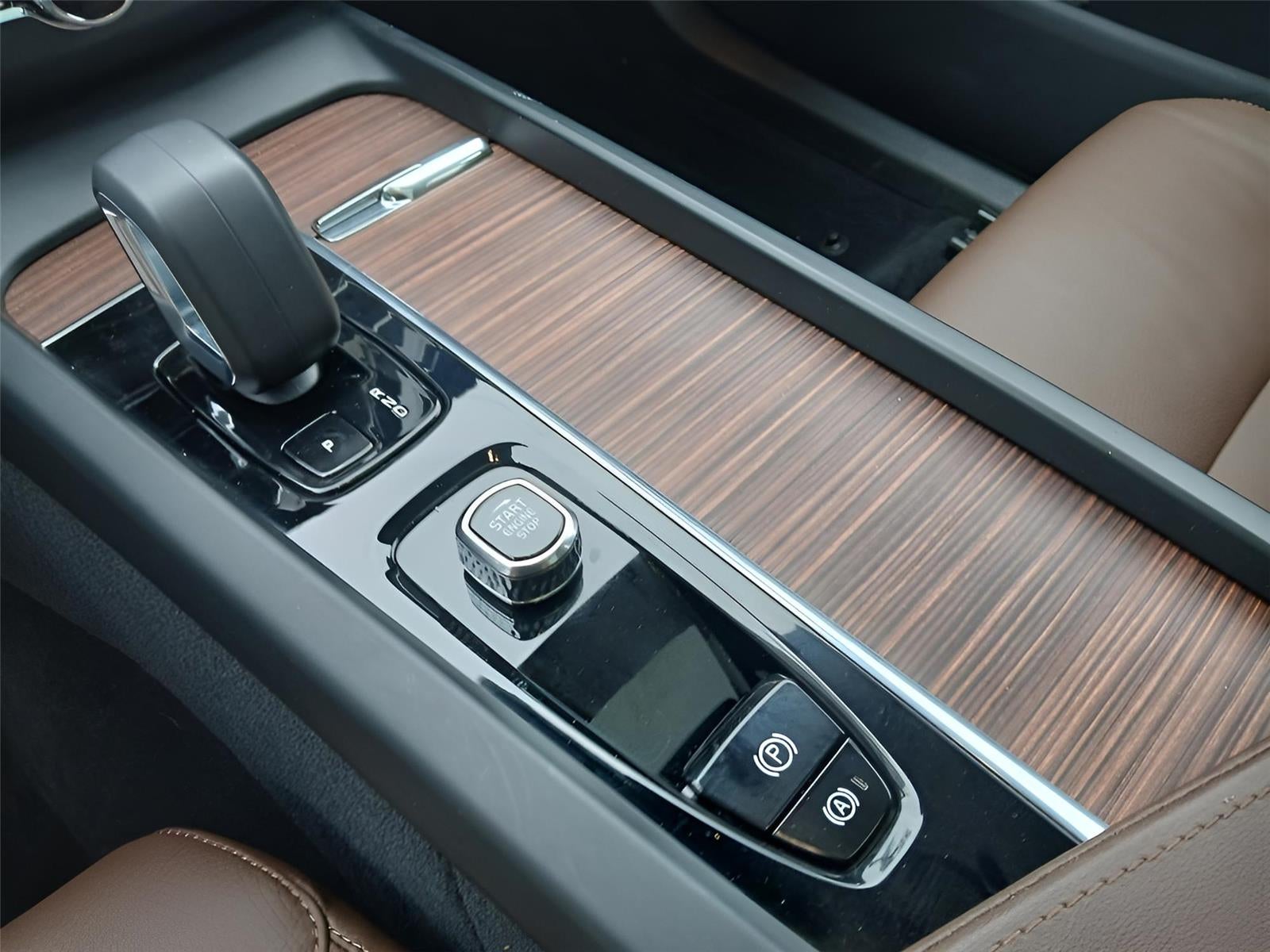 2025 Volvo XC60 Plus