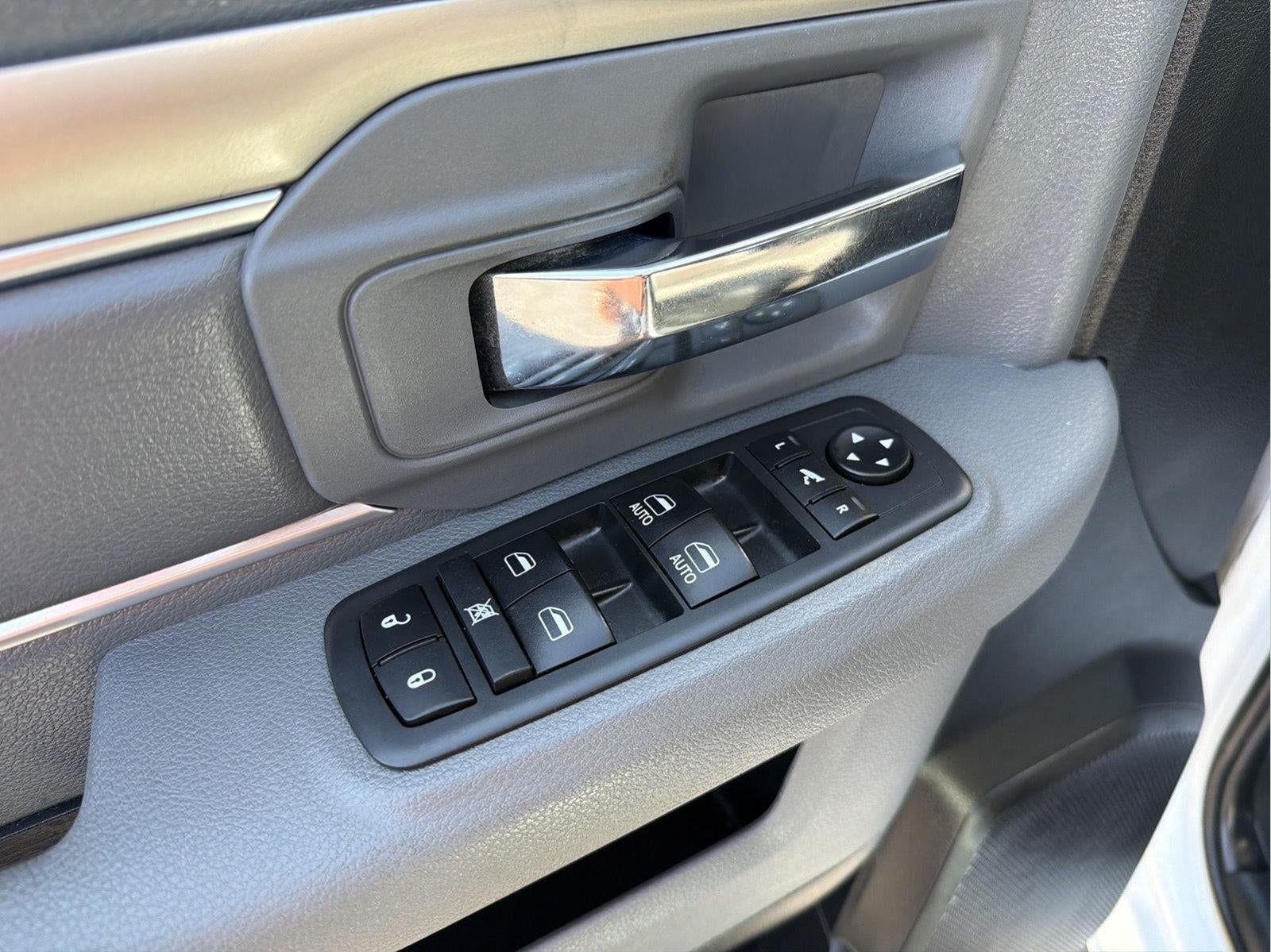 2018 RAM 1500 Big Horn Crew Cab 4x4 5'7" Box