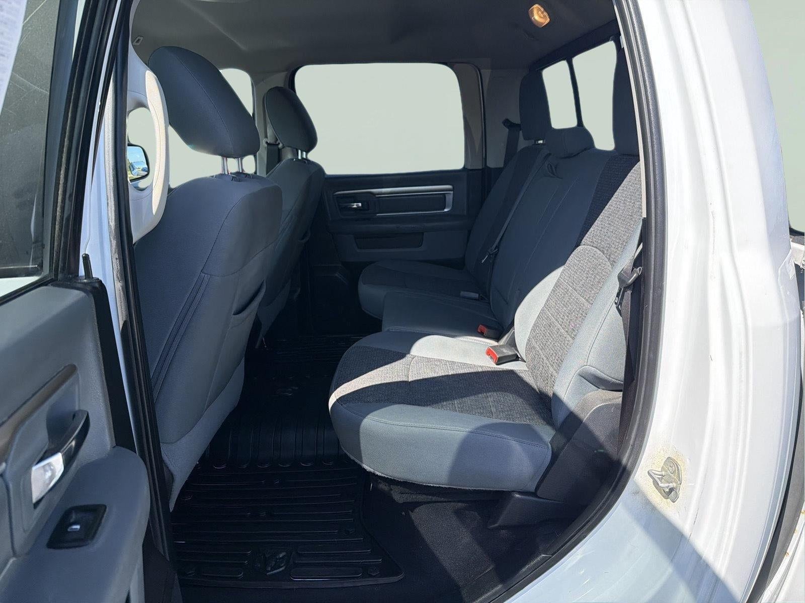 2018 RAM 1500 Big Horn Crew Cab 4x4 5'7" Box