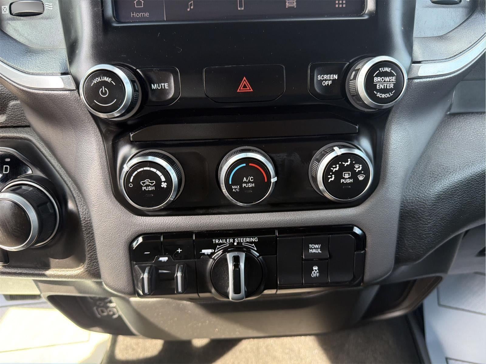 2022 RAM 1500 Big Horn Crew Cab 4x4 5'7" Box