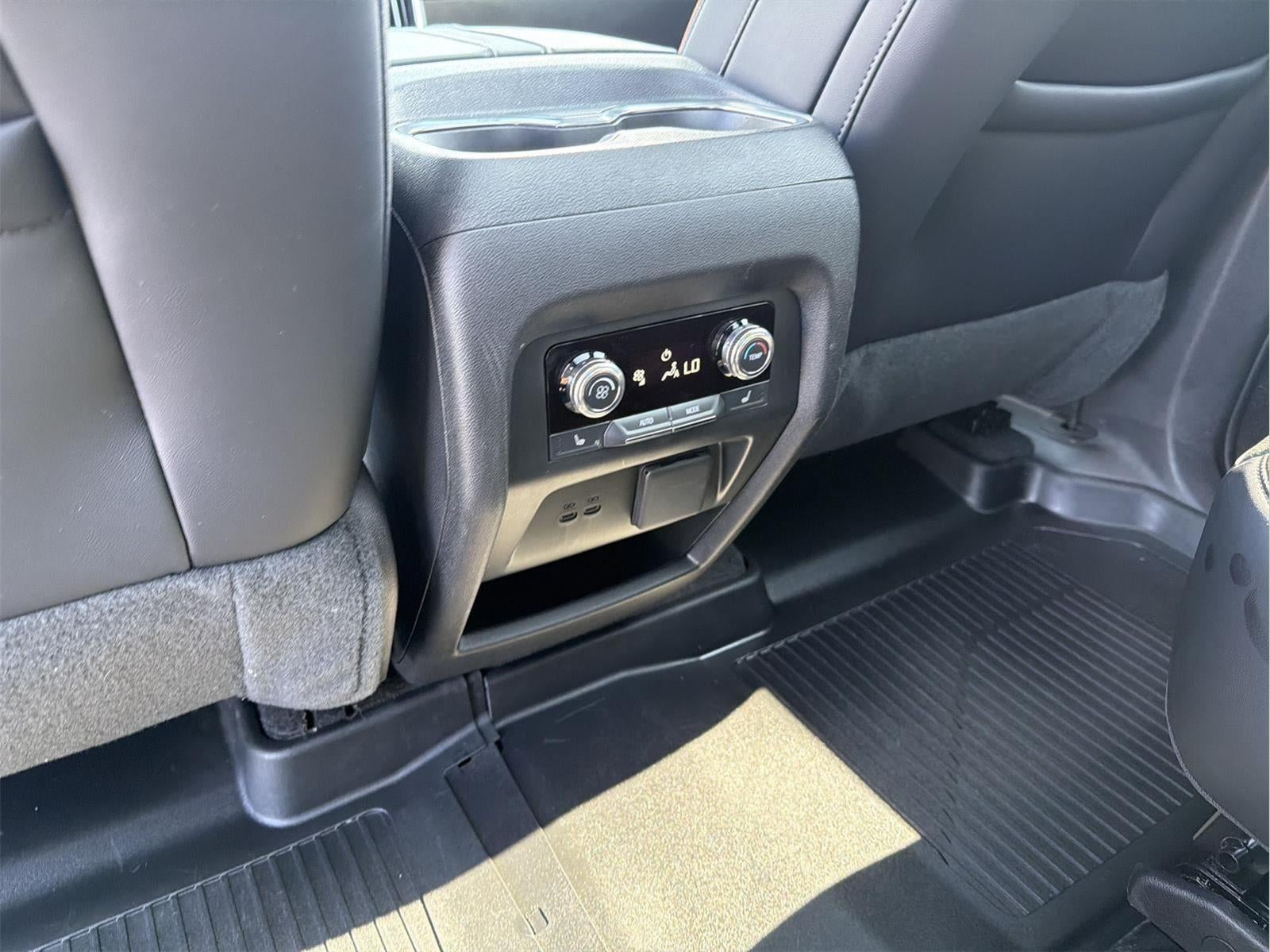 2025 GMC Acadia AT4