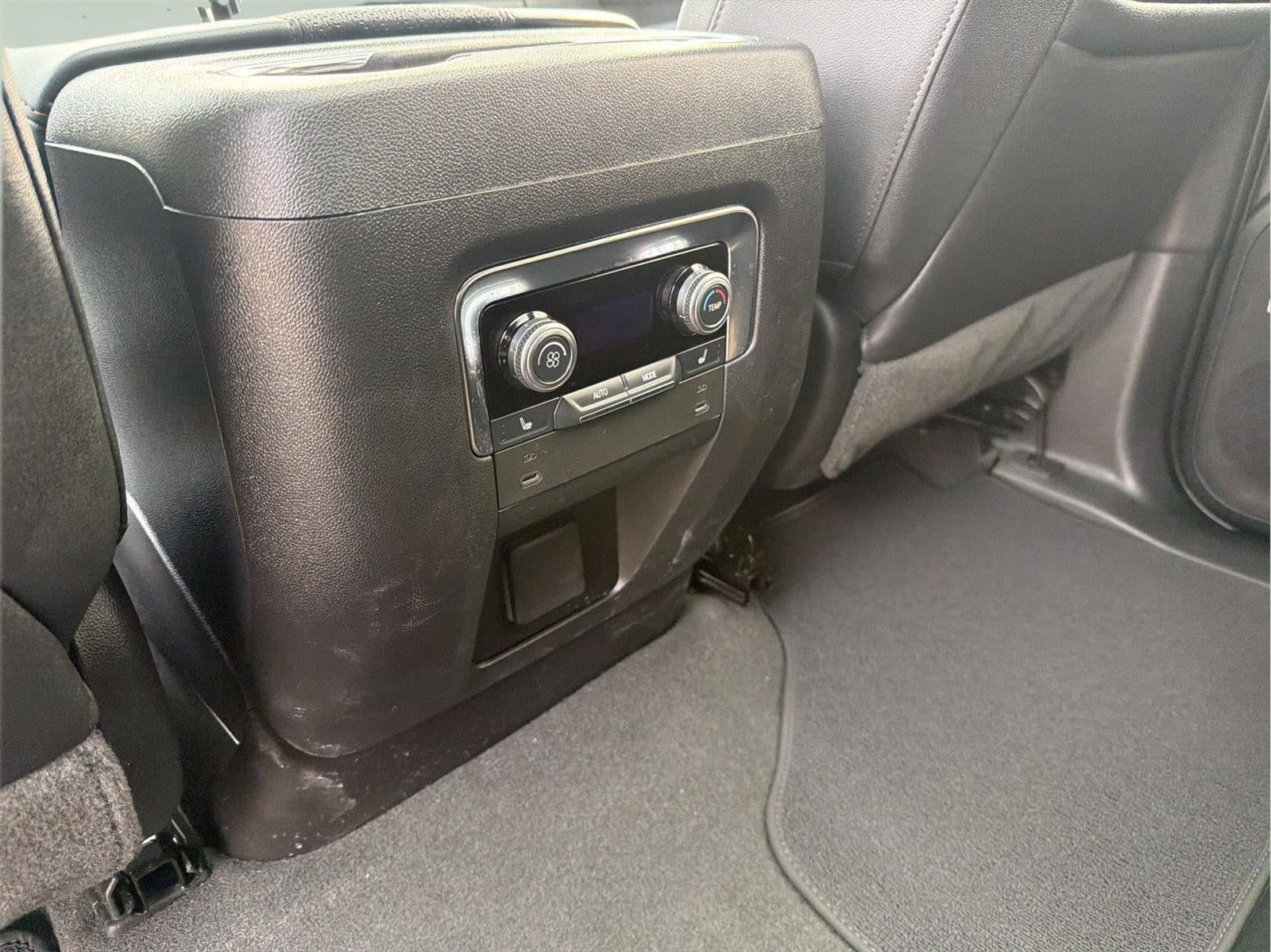 2025 GMC Yukon XL AT4