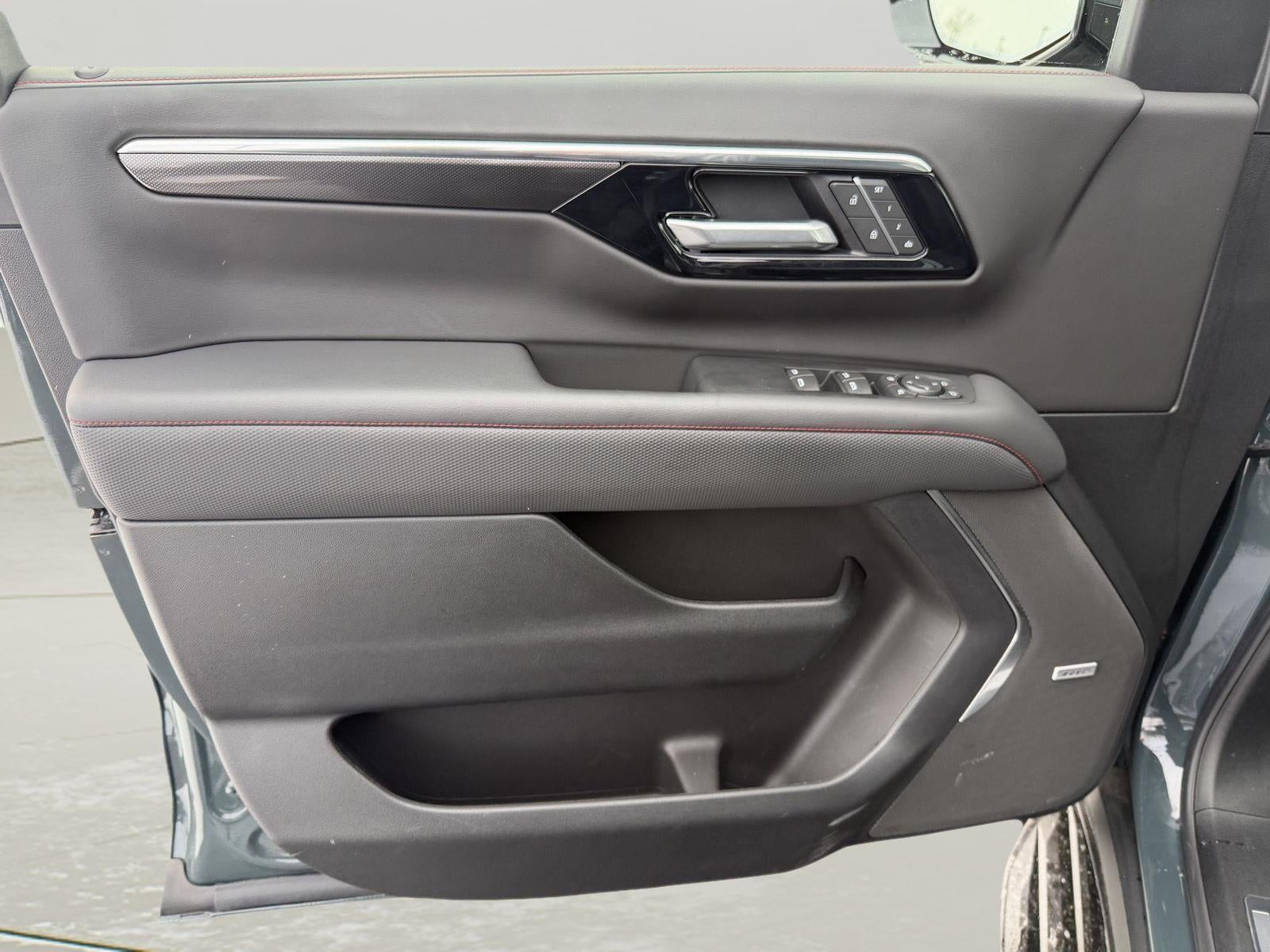 2025 Chevrolet Suburban RST