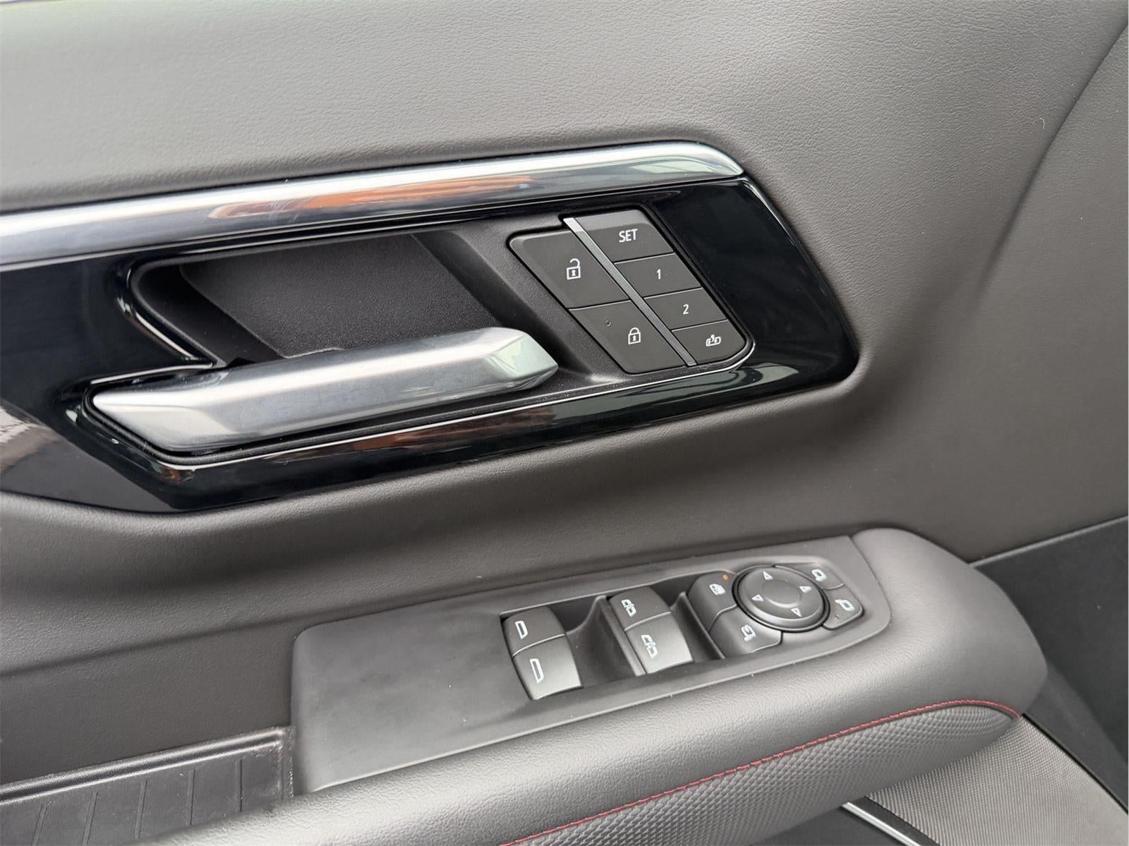 2025 Chevrolet Suburban RST