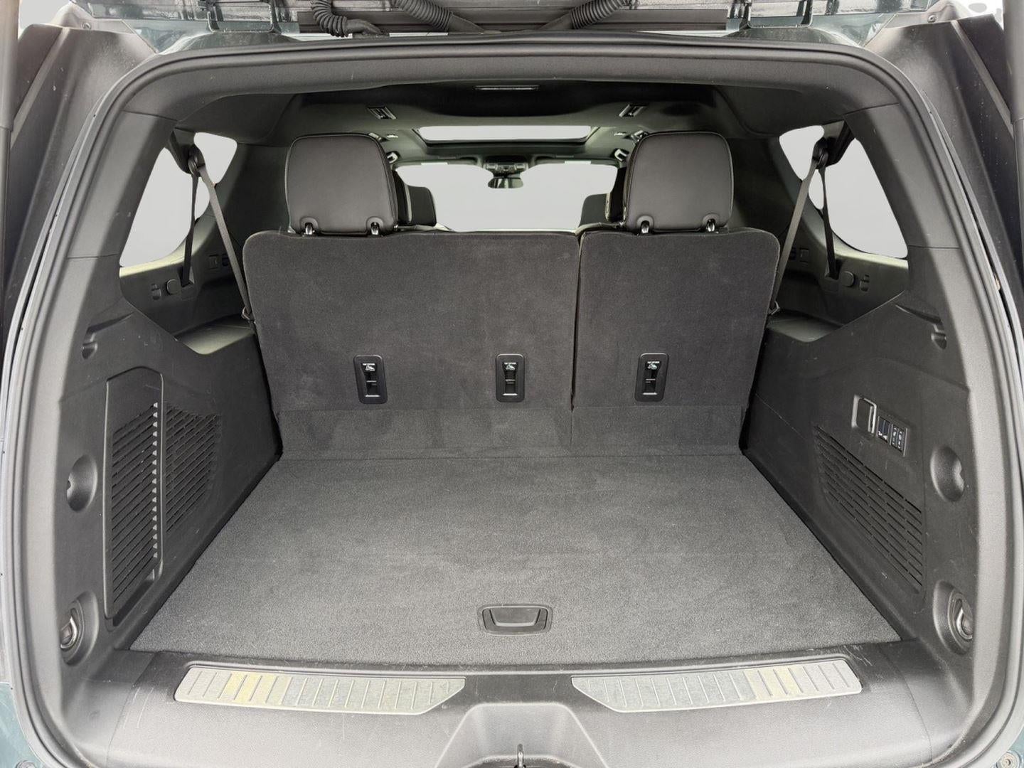 2025 Chevrolet Suburban RST