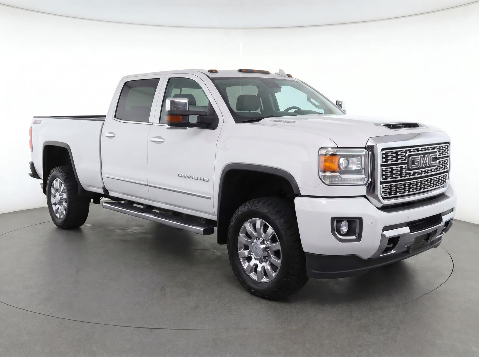 2019 GMC Sierra 4WD Crew Cab Standard Box Denali's photo