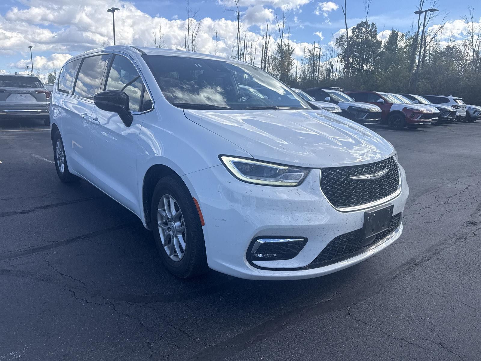2026 Chrysler Pacifica Select