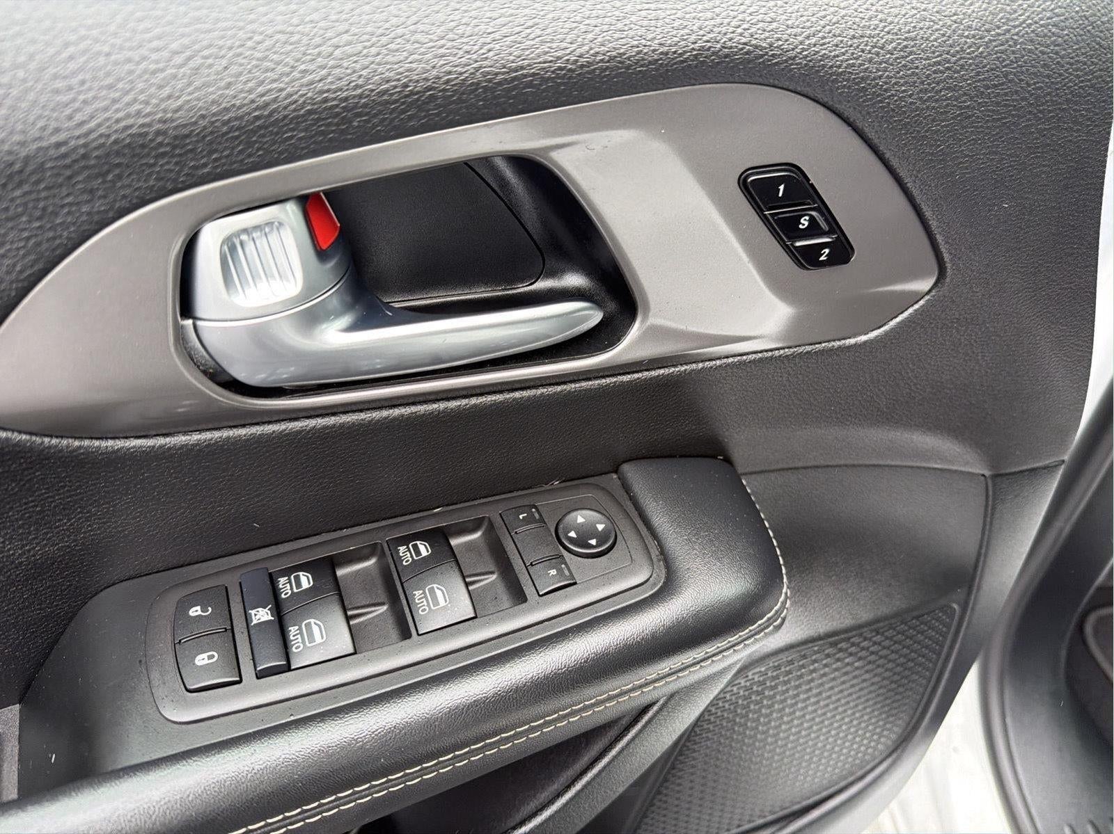 2026 Chrysler Pacifica Select - Photo 24