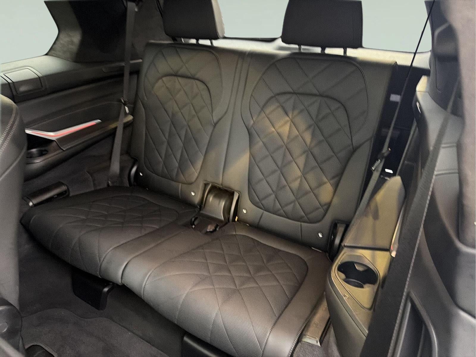 2025 BMW X7 40i - Photo 27