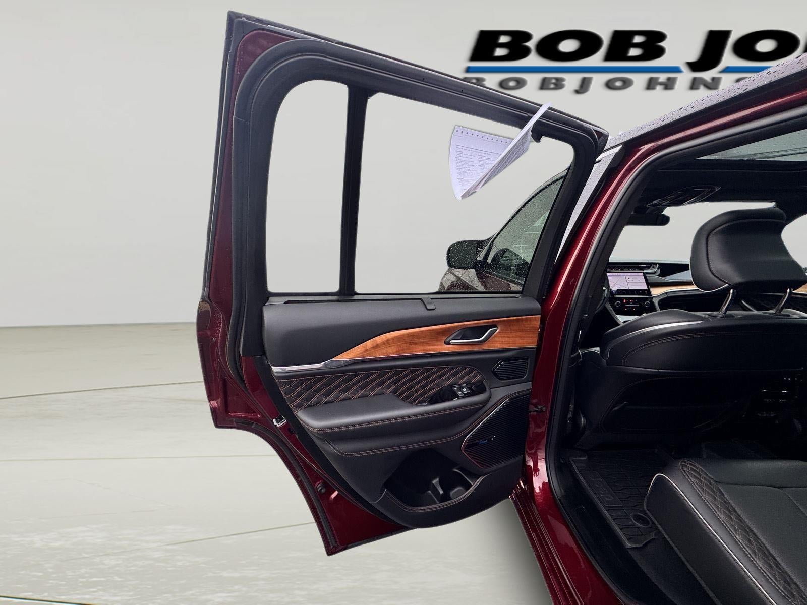 2022 Jeep Grand Cherokee Summit