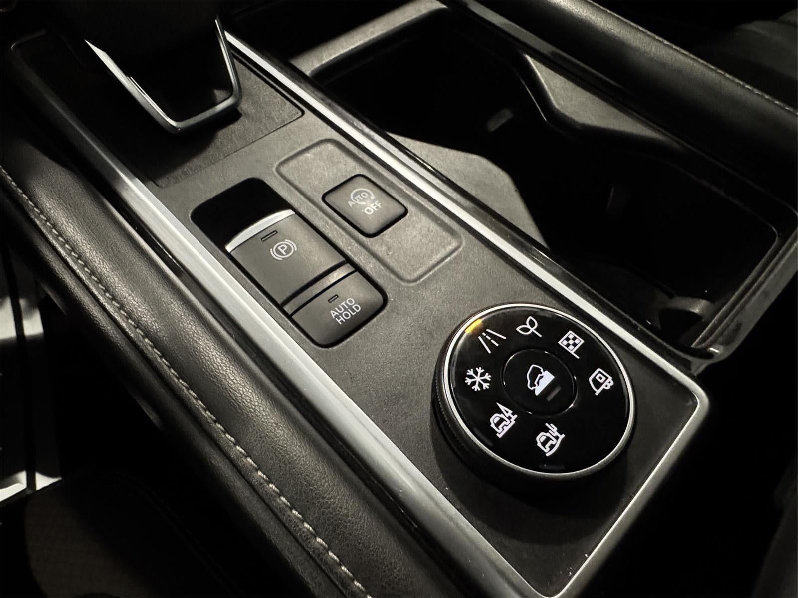 2022 Nissan Pathfinder SL 4WD