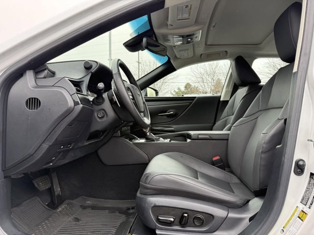 2024 Lexus ES 300h SEDAN