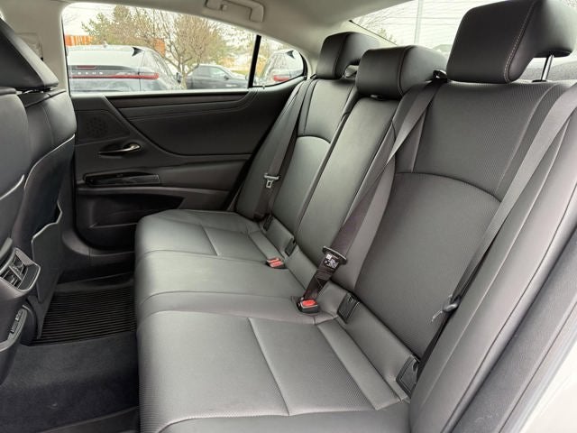 2024 Lexus ES 300h SEDAN