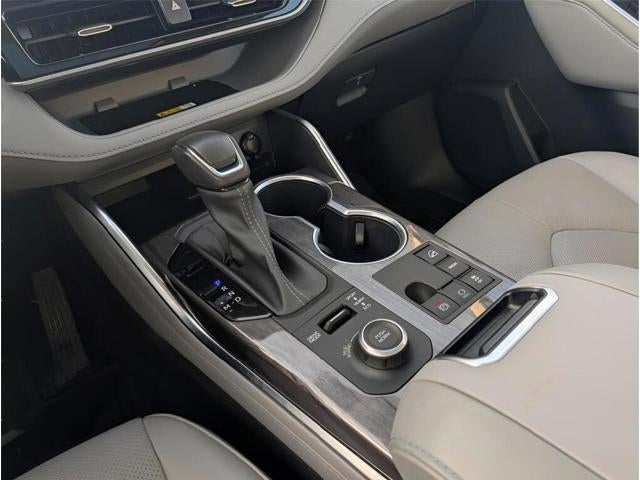 2023 Toyota Highlander Platinum