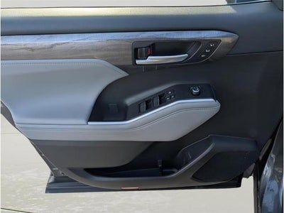 2023 Toyota Highlander Platinum