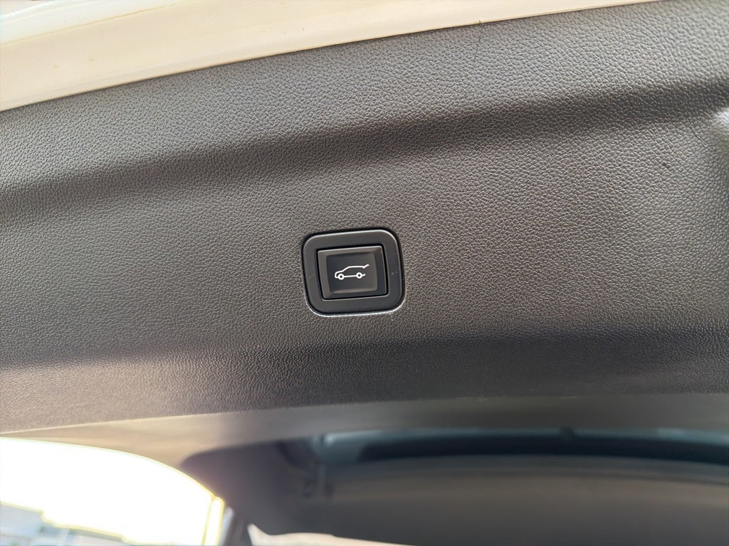 2023 GMC Yukon SLT CARBRAVO!