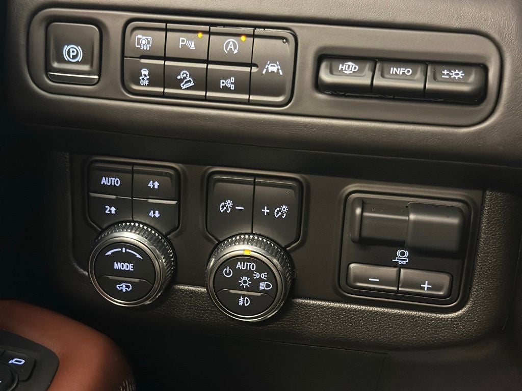 2024 GMC Yukon Denali Ultimate CARBRAVO CERTIFIED