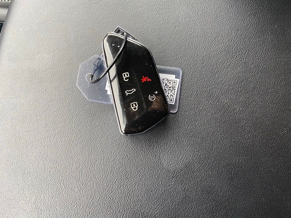 2025 Volkswagen Atlas 2.0T SE w/Technology 1 Owner Clean Auto Check!