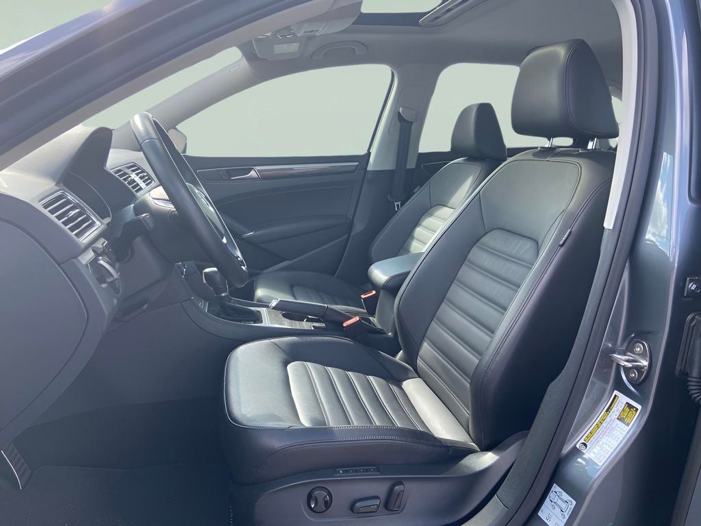 2018 Volkswagen Passat 2.0T SEL Premium Company Car Only 3000 Miles