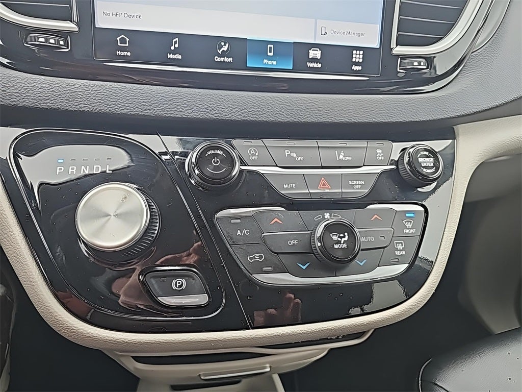 2024 Chrysler Pacifica Touring L Fresh Trade! Remote Start, Power Rear Doors, Power