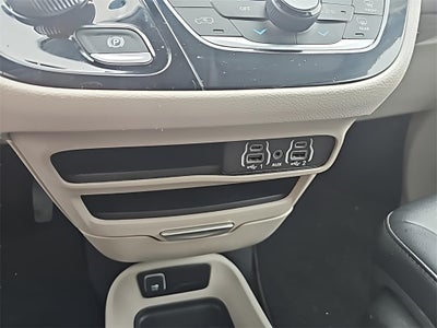 2024 Chrysler Pacifica Touring L Fresh Trade! Remote Start, Power Rear Doors, Power