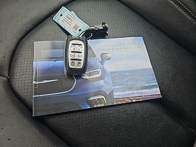 2024 Chrysler Pacifica Touring L Fresh Trade! Remote Start, Power Rear Doors, Power