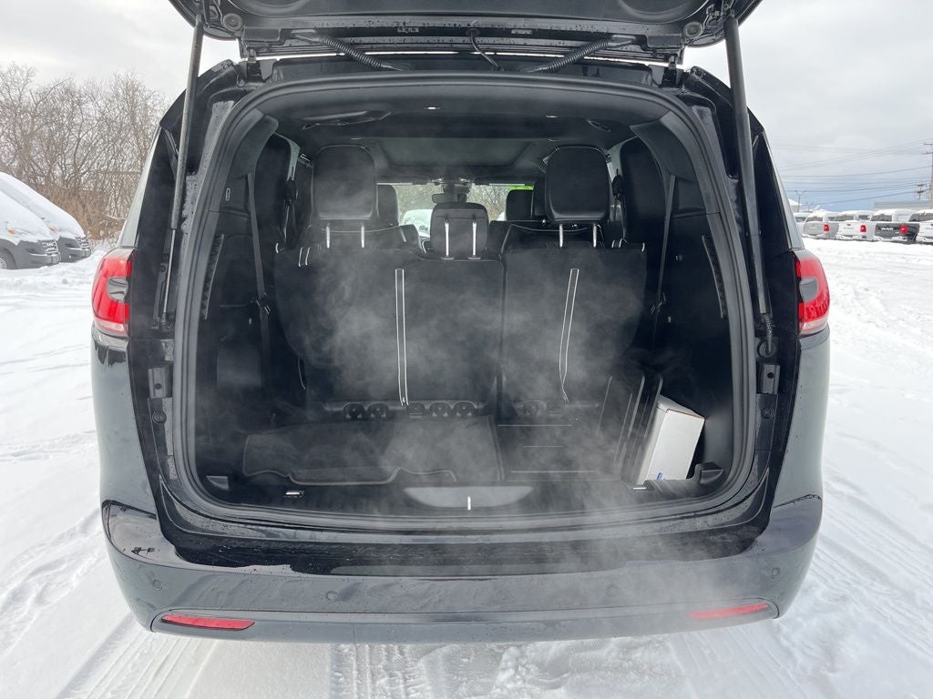 2024 Chrysler Pacifica Limited S APPERANCE PACKAGE