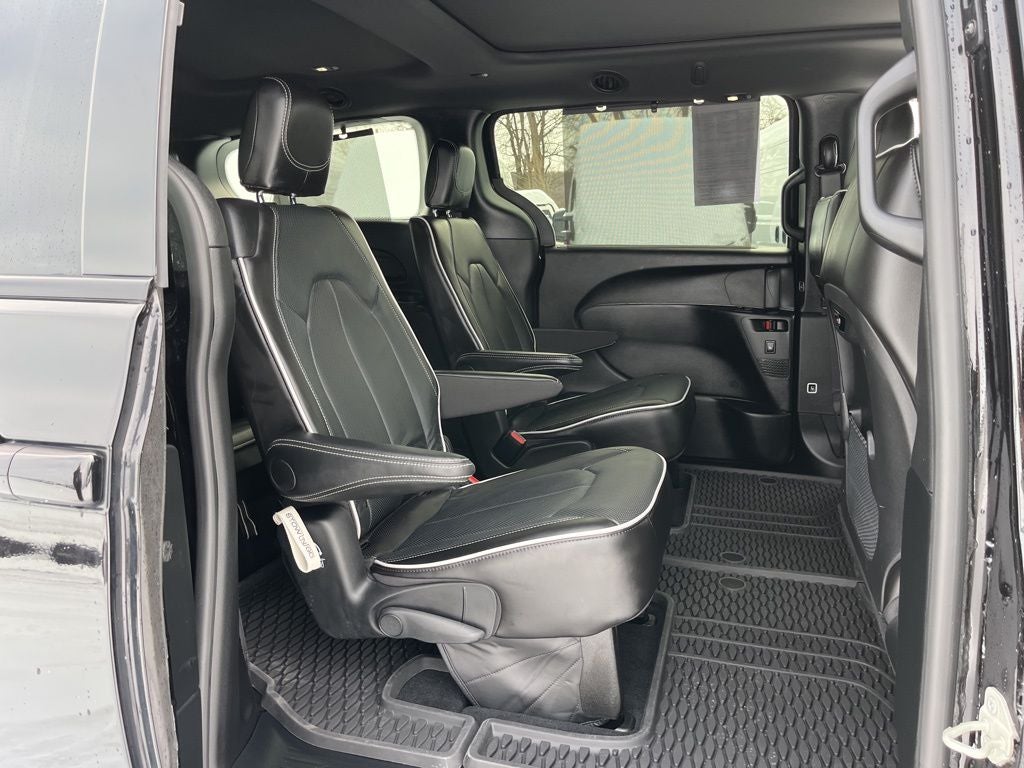 2024 Chrysler Pacifica Limited S APPERANCE PACKAGE