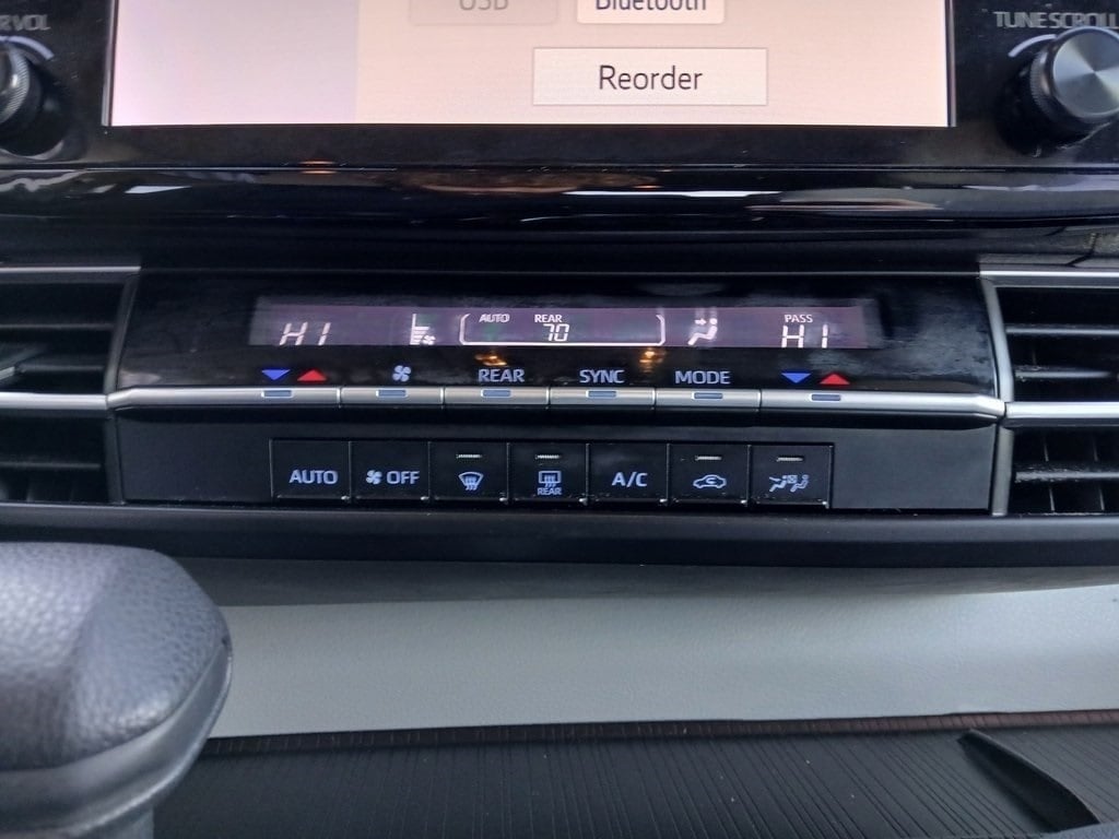 2021 Toyota Sienna LE 8 Passenger