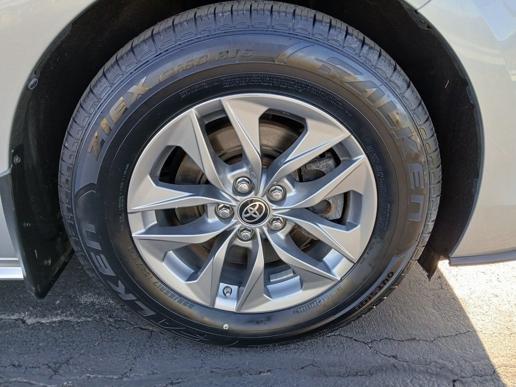 2021 Toyota Sienna LE 8 Passenger