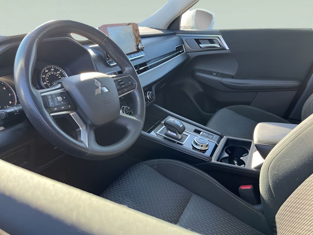 2022 Mitsubishi Outlander ES