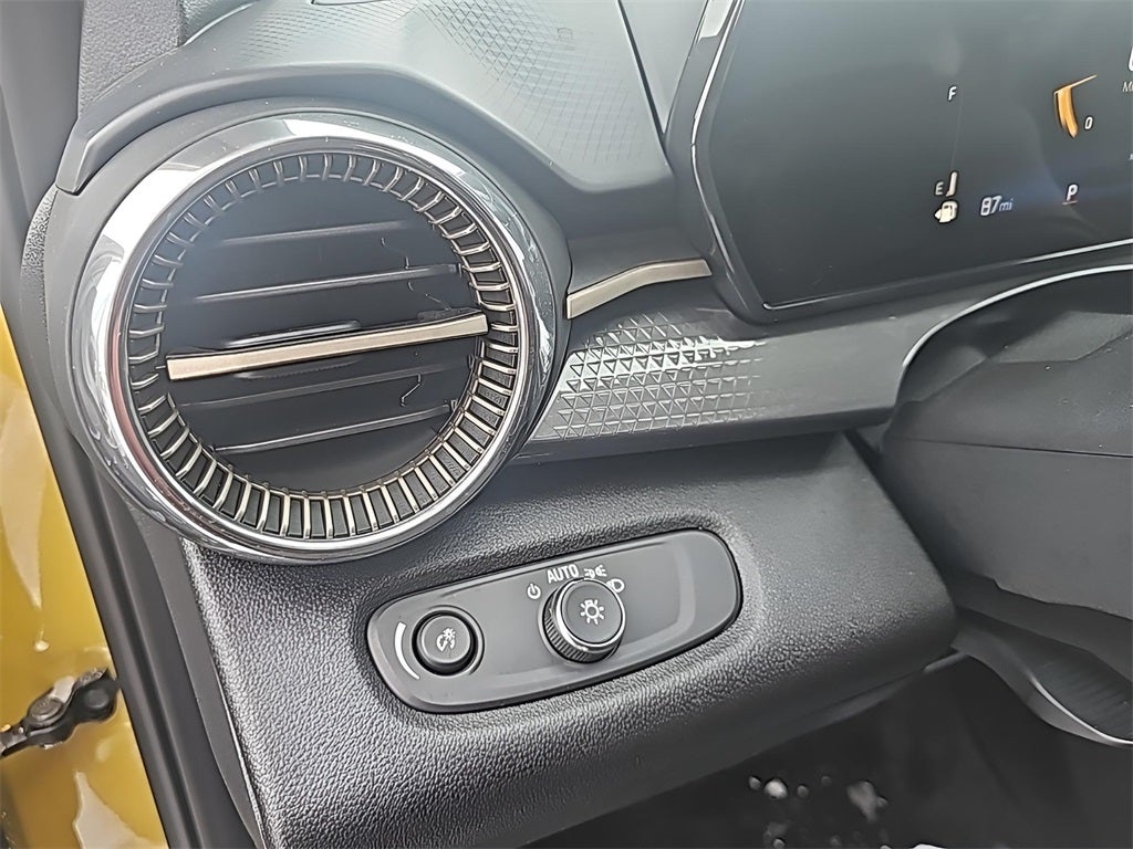 2024 Chevrolet Trax ACTIV Fully Loaded w/Sunroof!! Fresh Trade! CarBravo Cer