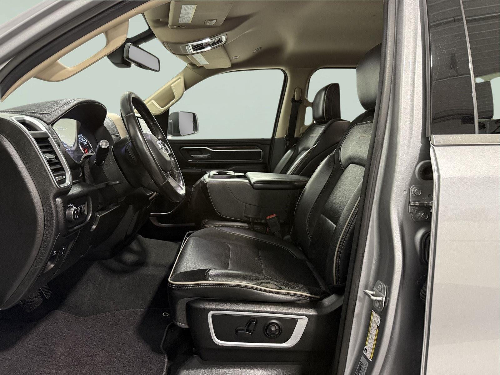 2019 RAM 1500 Laramie Crew Cab 4x4 5'7' Box
