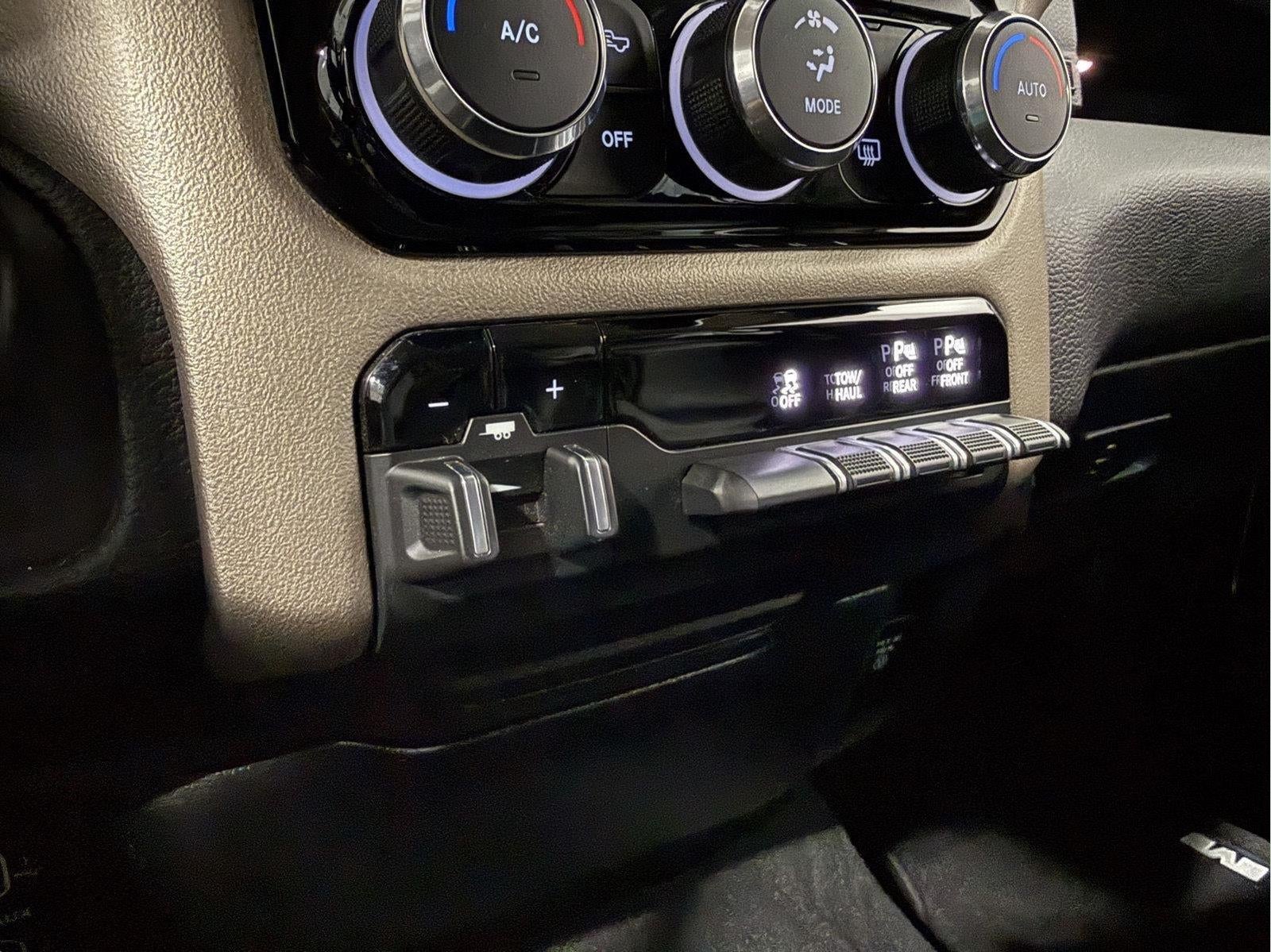 2019 RAM 1500 Laramie Crew Cab 4x4 5'7' Box