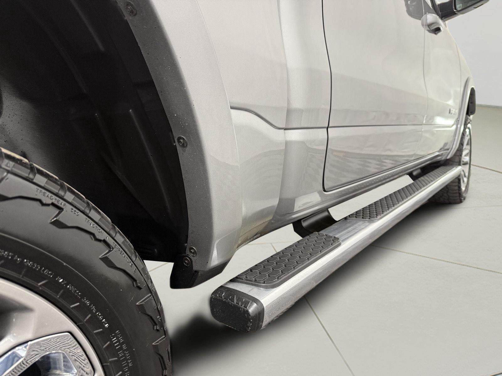 2019 RAM 1500 Laramie Crew Cab 4x4 5'7' Box