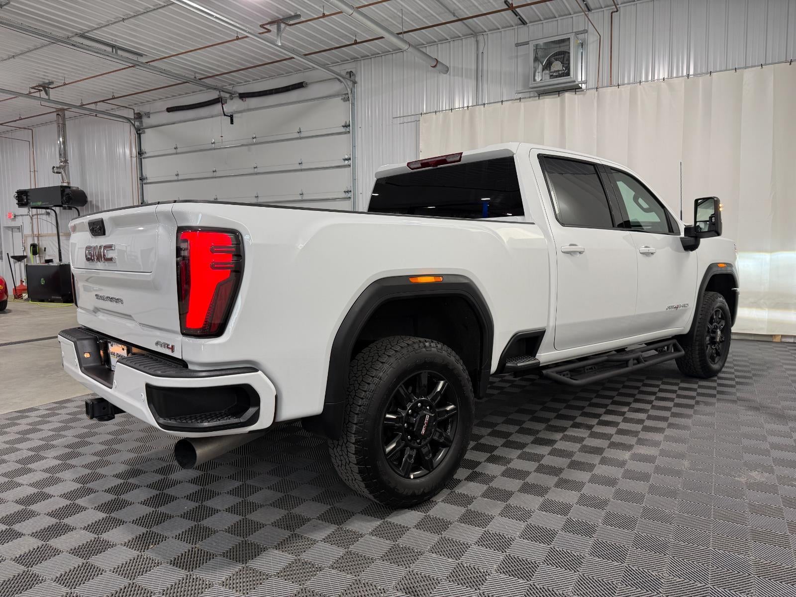 2025 GMC Sierra 2500HD 4WD Crew Cab Standard Bed AT4