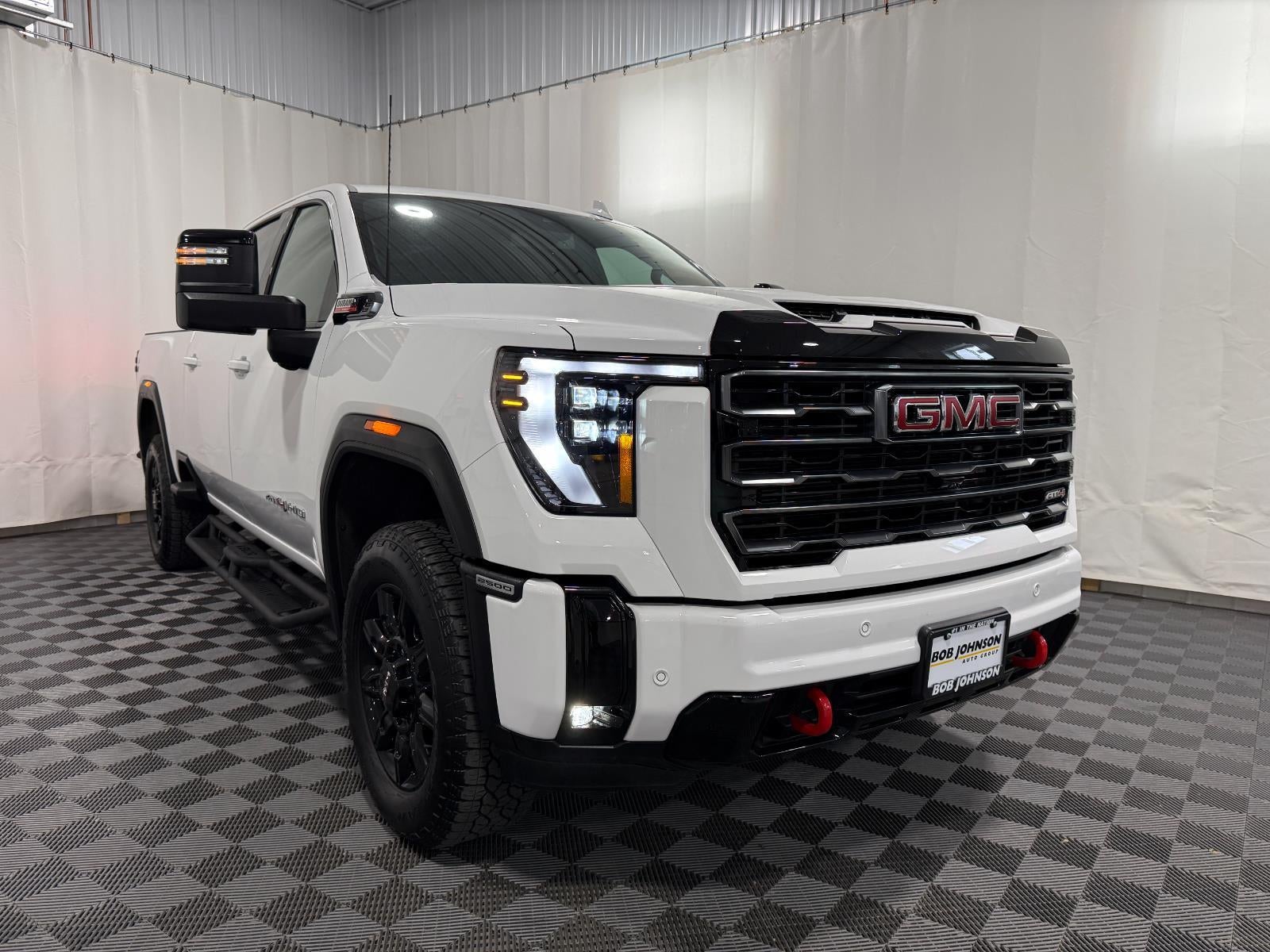 2025 GMC Sierra 2500HD 4WD Crew Cab Standard Bed AT4