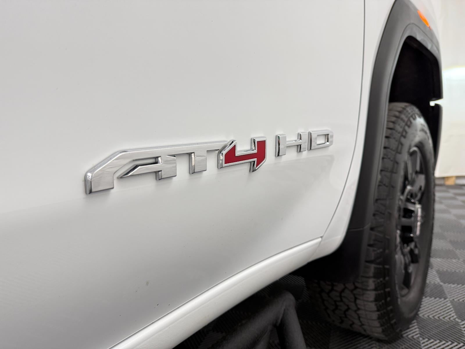 2025 GMC Sierra 2500HD 4WD Crew Cab Standard Bed AT4