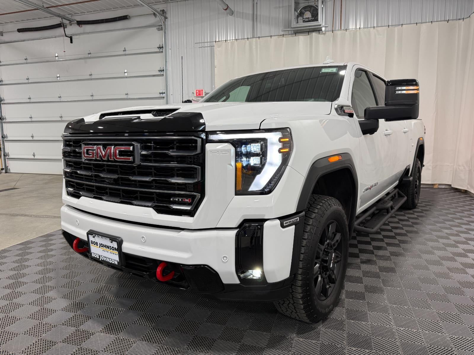 2025 GMC Sierra 2500HD 4WD Crew Cab Standard Bed AT4