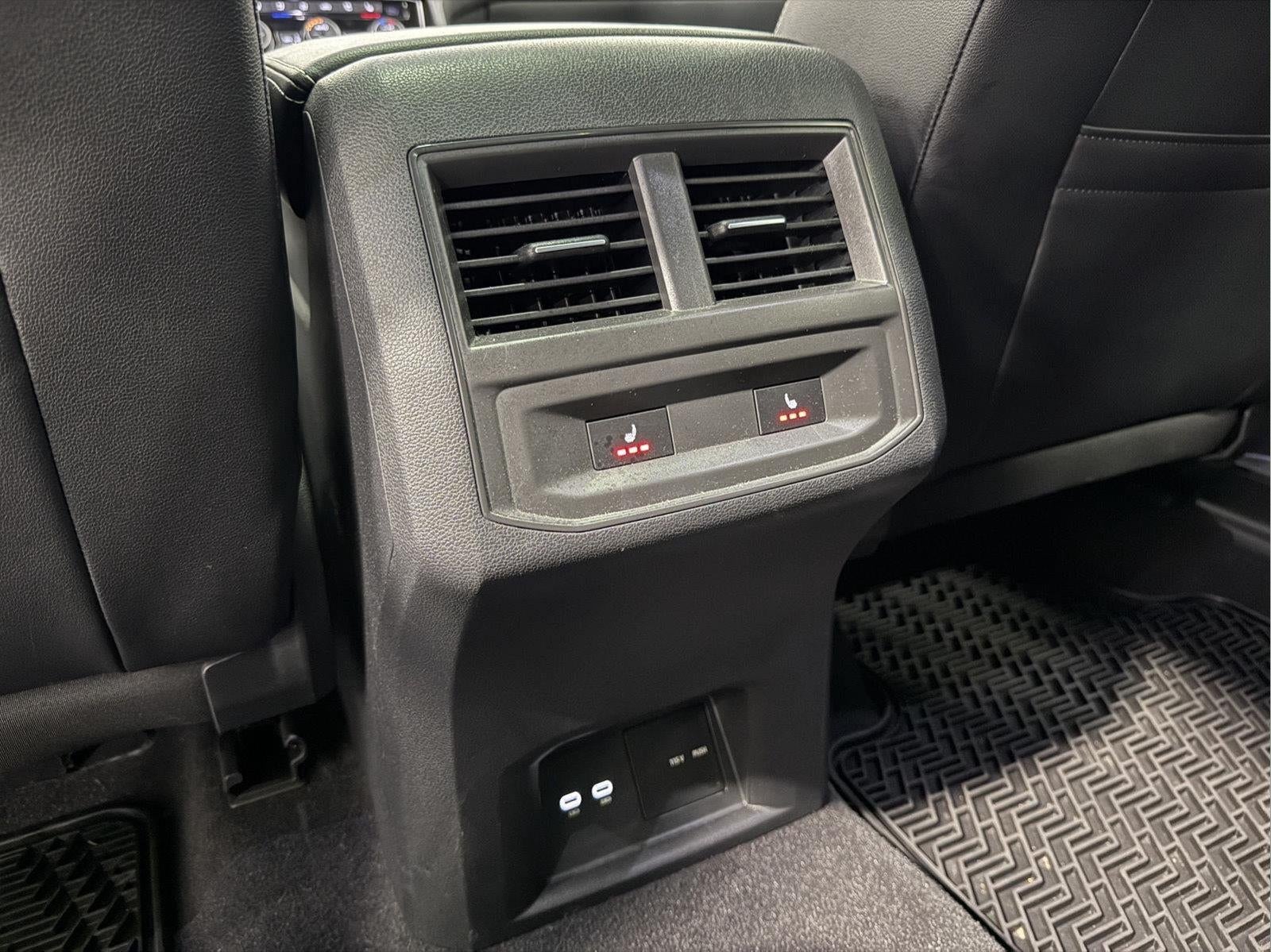 2022 Volkswagen Atlas Cross Sport 3.6L V6 SEL Premium R-Line