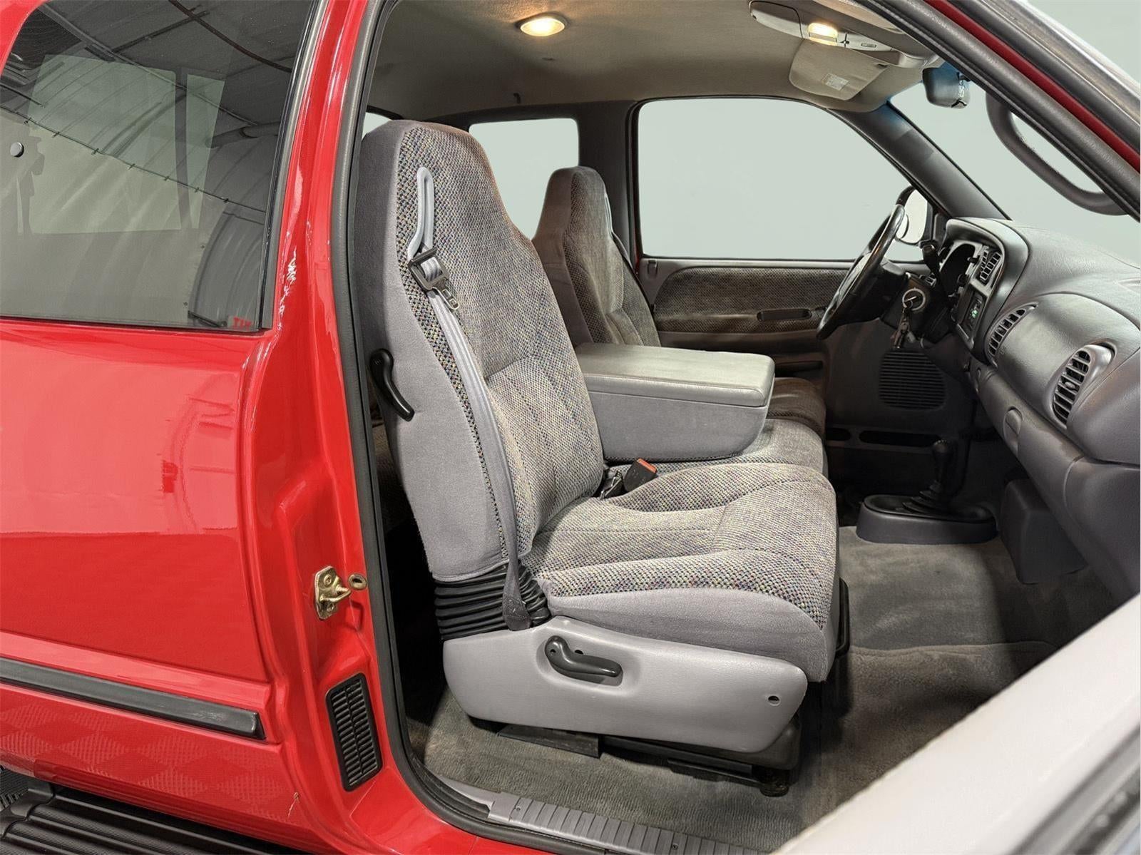 1999 Dodge Ram 1500 2dr Club Cab 139 WB 4WD