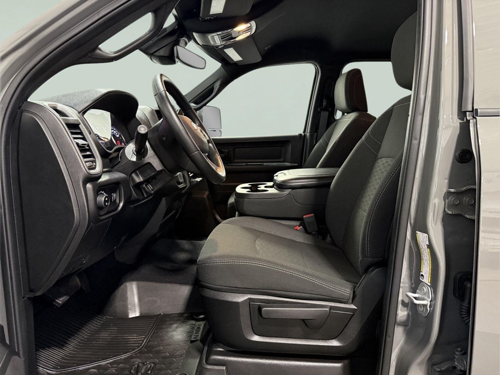 2026 RAM 2500 Black Express Crew Cab 4x4 6'4' Box