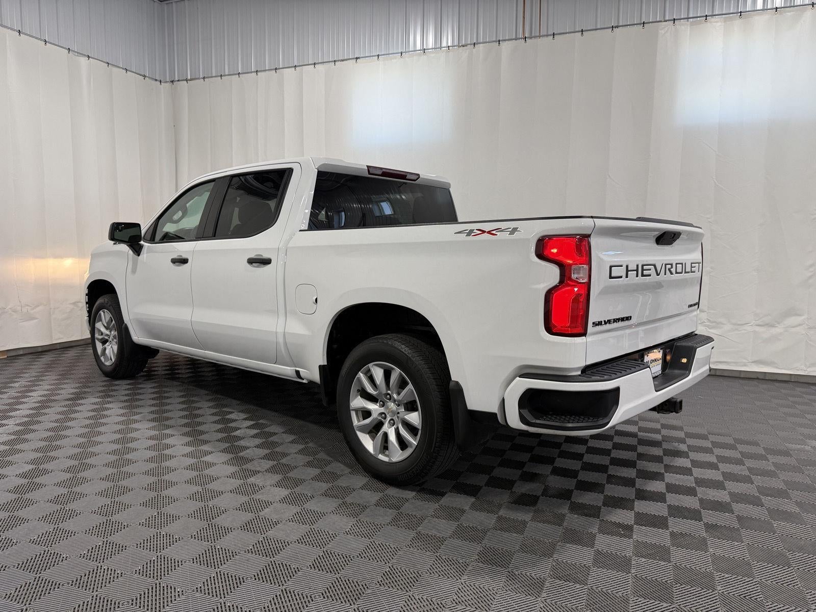 2021 Chevrolet Silverado 1500 4WD Crew Cab Short Bed Custom