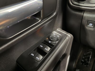 2021 Chevrolet Silverado 1500 4WD Crew Cab Short Bed Custom