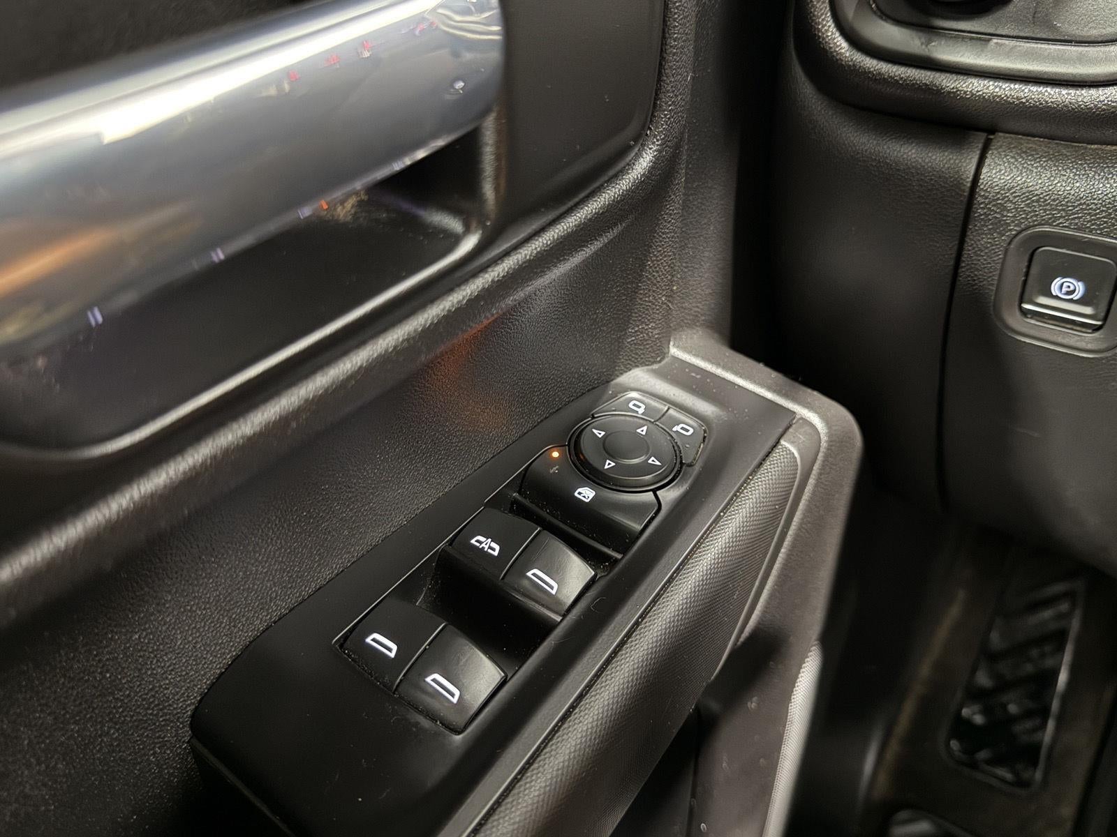 2021 Chevrolet Silverado 1500 4WD Crew Cab Short Bed Custom