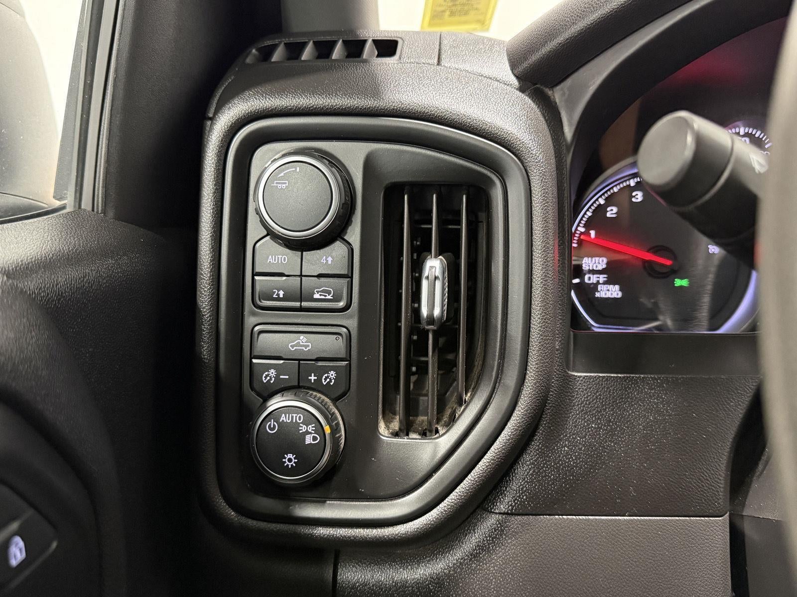 2021 Chevrolet Silverado 1500 4WD Crew Cab Short Bed Custom